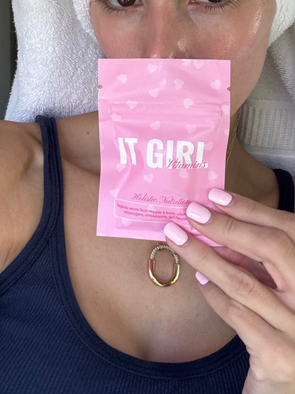 It Girl Snack - Superfoods Greens Gummies in Pink Starburst Flavor