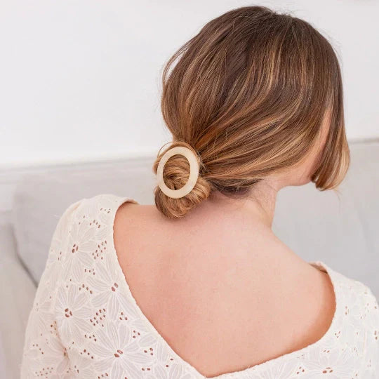 Signature Round Clip