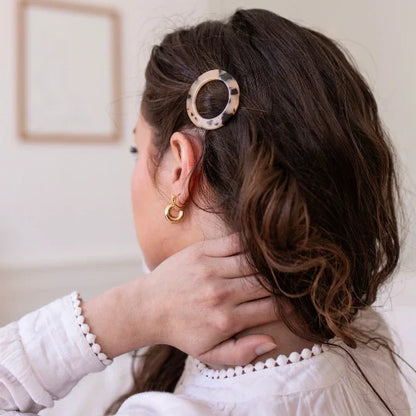 Signature Round Clip