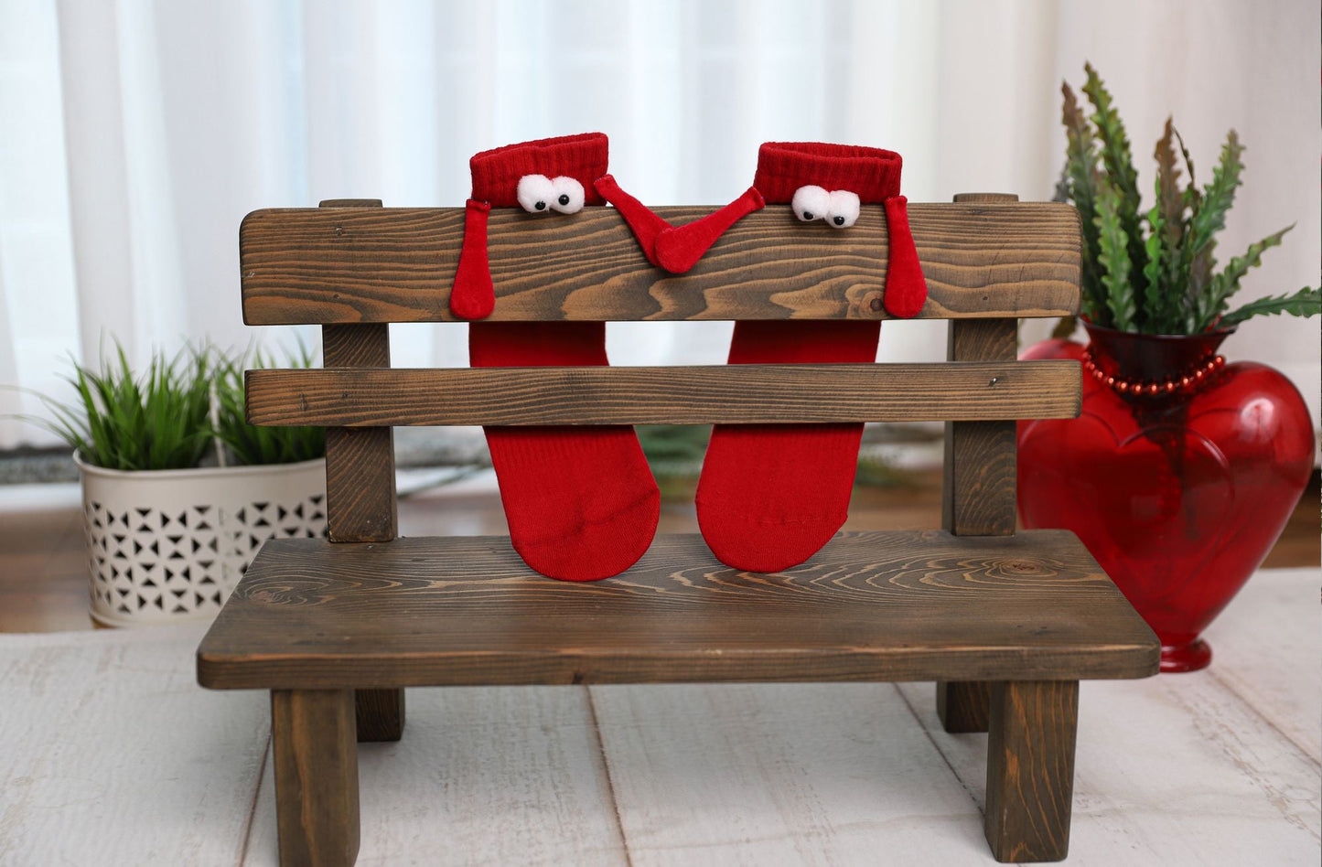 Magnetic Holding Hands Socks with Cartoon Eyes Couples Socks for Valentines Day 1 Pair