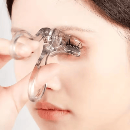 Portable wide-angle eyelash curler with built-in comb - suitable for all eye shapes, easy to use, battery-free, ideal for beginners