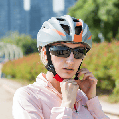 Bicycle Bluetooth helmet. (BT4.1 Bluetooth mode, 2X1W stereo phone, voice navigation GPS, MP3 music, ARGB LED dazzling tail light + left. Right turn signal lamp)