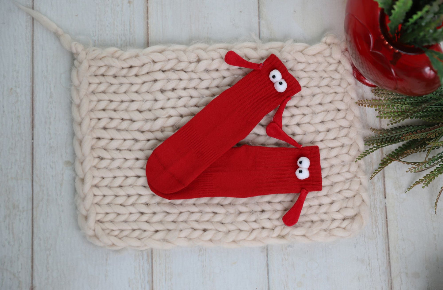 Magnetic Holding Hands Socks with Cartoon Eyes Couples Socks for Valentines Day 1 Pair