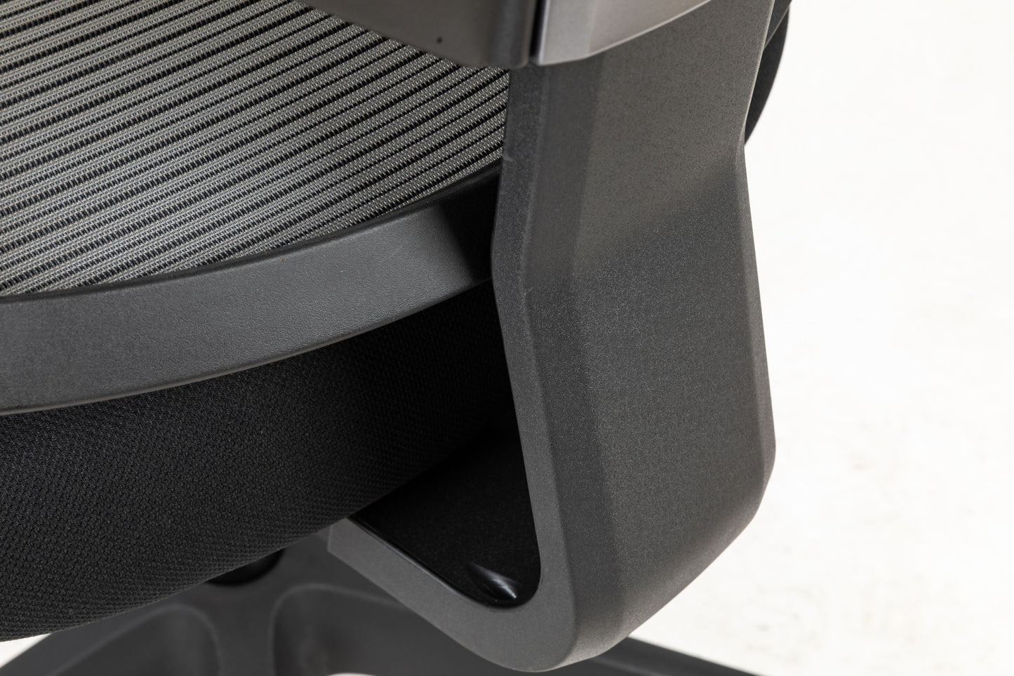 High back excusive office chair with head rest  and 4 level locked; color black; 300lbs