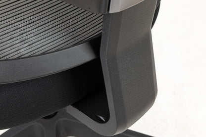 High back excusive office chair with head rest  and 4 level locked; color black; 300lbs