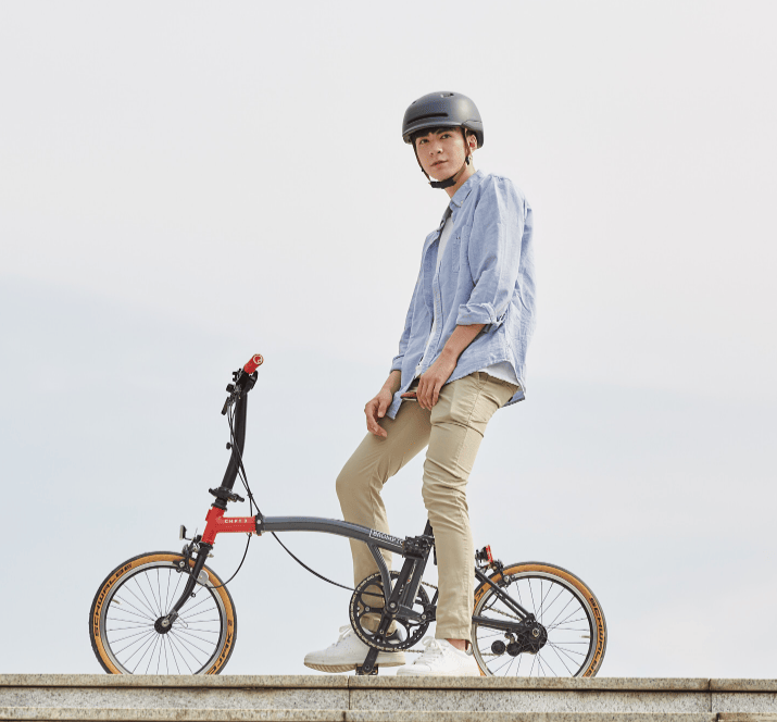 PS-C21 (L60).  Bluetooth helmet for cycling.  Electric motorcycle helmet with a range of 36h, automatic light sensing LED180m,SOS,GPS,3.7V /455mAh, MP3, LED